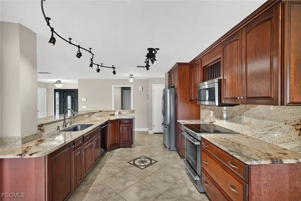 1921 SE 36th Street Cape Coral FL 33904