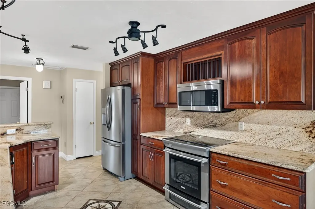 1921 SE 36th Street Cape Coral FL 33904