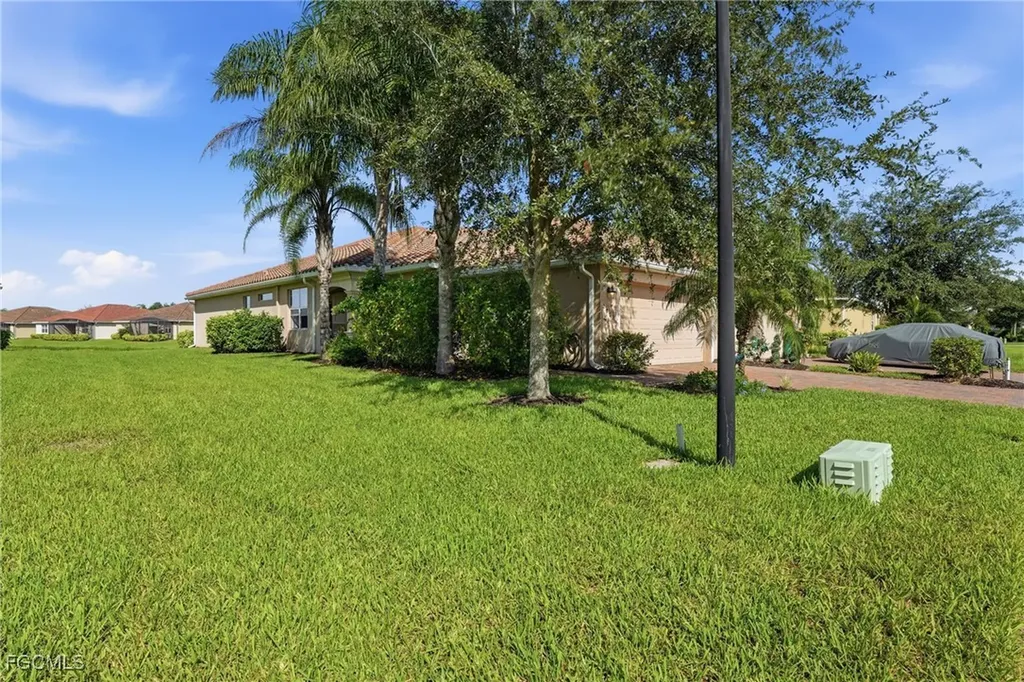 2009 Tamarron Lane Naples FL 34120
