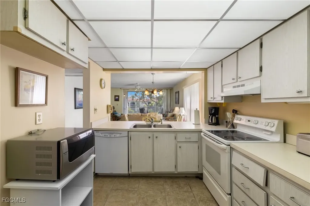 1087 Forest Lakes Drive Naples FL 34105