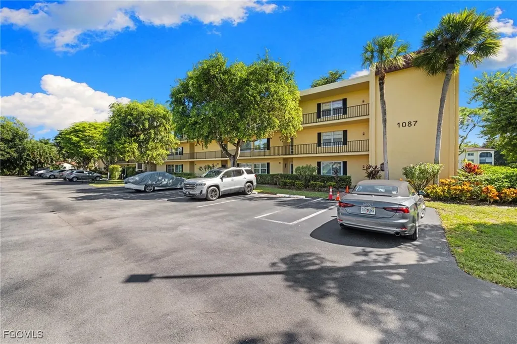 1087 Forest Lakes Drive Naples FL 34105