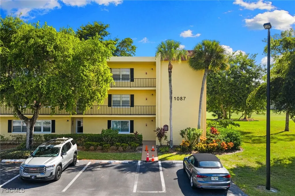 1087 Forest Lakes Drive Naples FL 34105