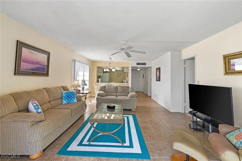 1087 Forest Lakes Drive Naples FL 34105