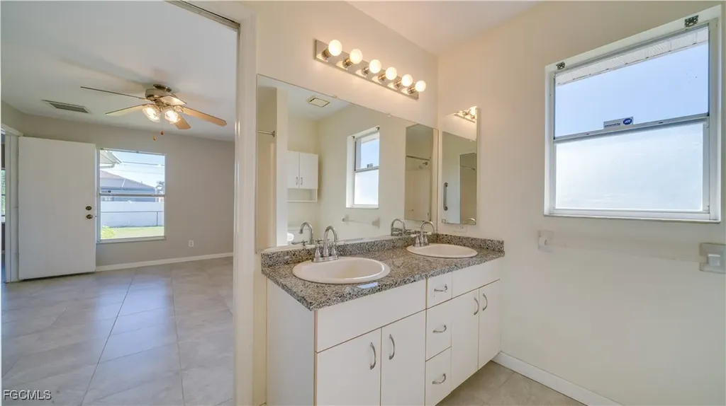 2931 SW 4th Place Cape Coral FL 33914