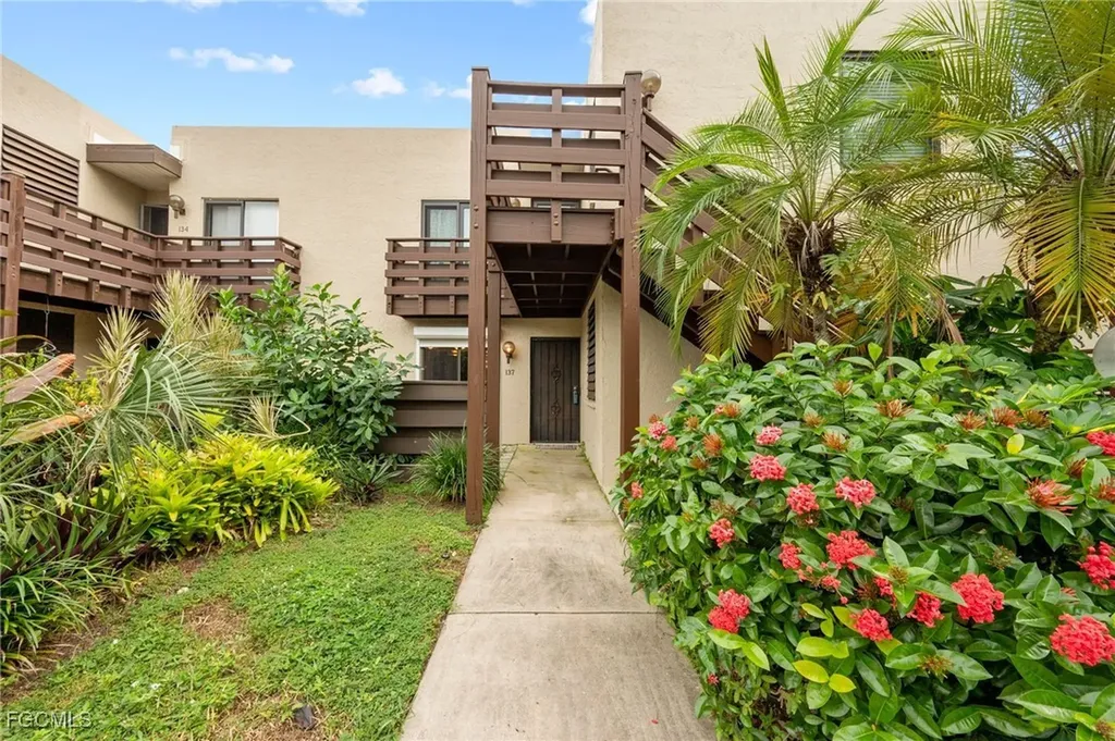 137 Pinebrook Drive Fort Myers FL 33907