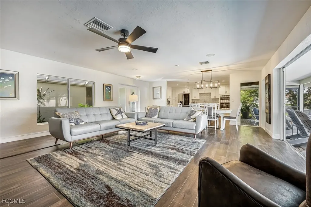 5805 SW 1st Place Cape Coral FL 33914