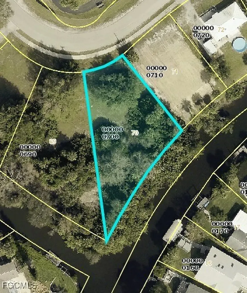 935 Iris Drive North Fort Myers FL 33903