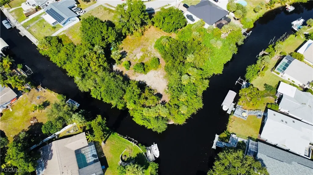 935 Iris Drive North Fort Myers FL 33903