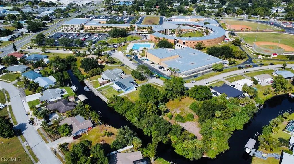 935 Iris Drive North Fort Myers FL 33903