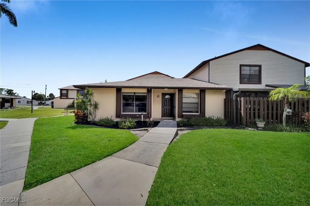 719 SE 12th Avenue Cape Coral FL 33990