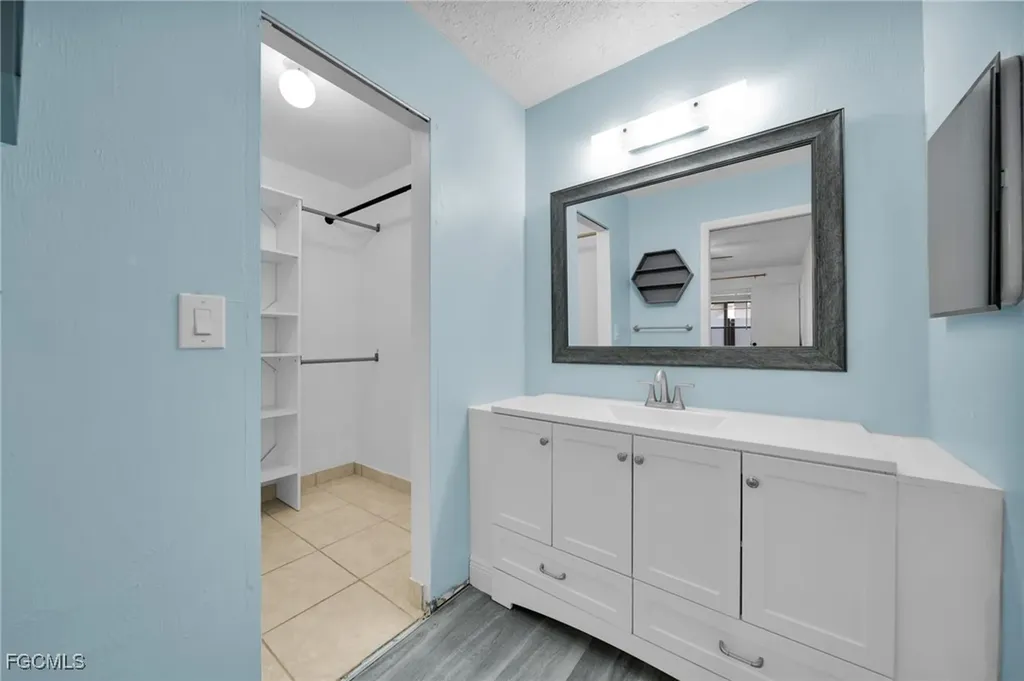 719 SE 12th Avenue Cape Coral FL 33990