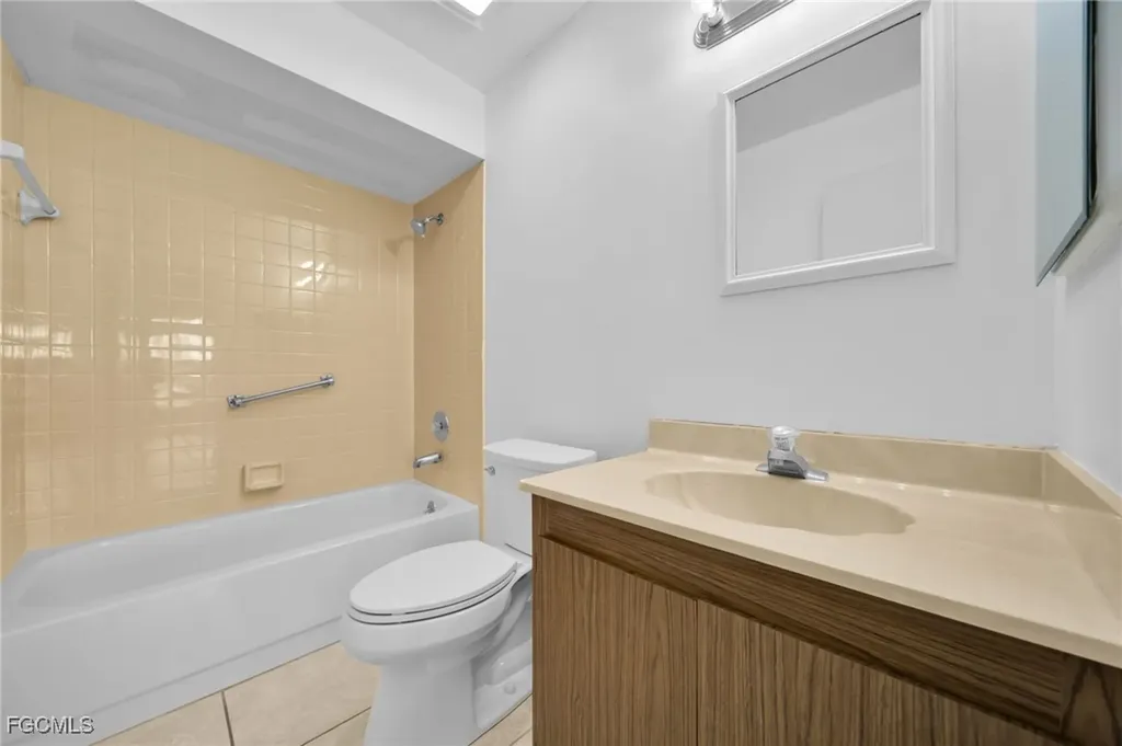 719 SE 12th Avenue Cape Coral FL 33990