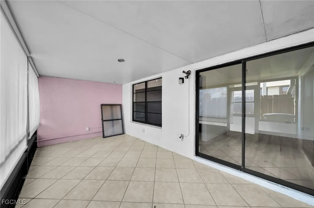 719 SE 12th Avenue Cape Coral FL 33990