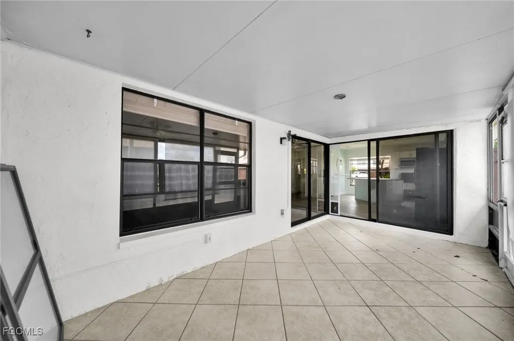 719 SE 12th Avenue Cape Coral FL 33990