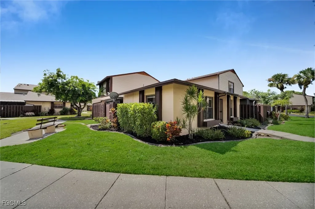 719 SE 12th Avenue Cape Coral FL 33990