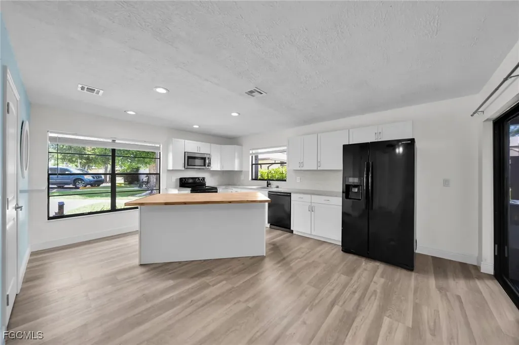 719 SE 12th Avenue Cape Coral FL 33990