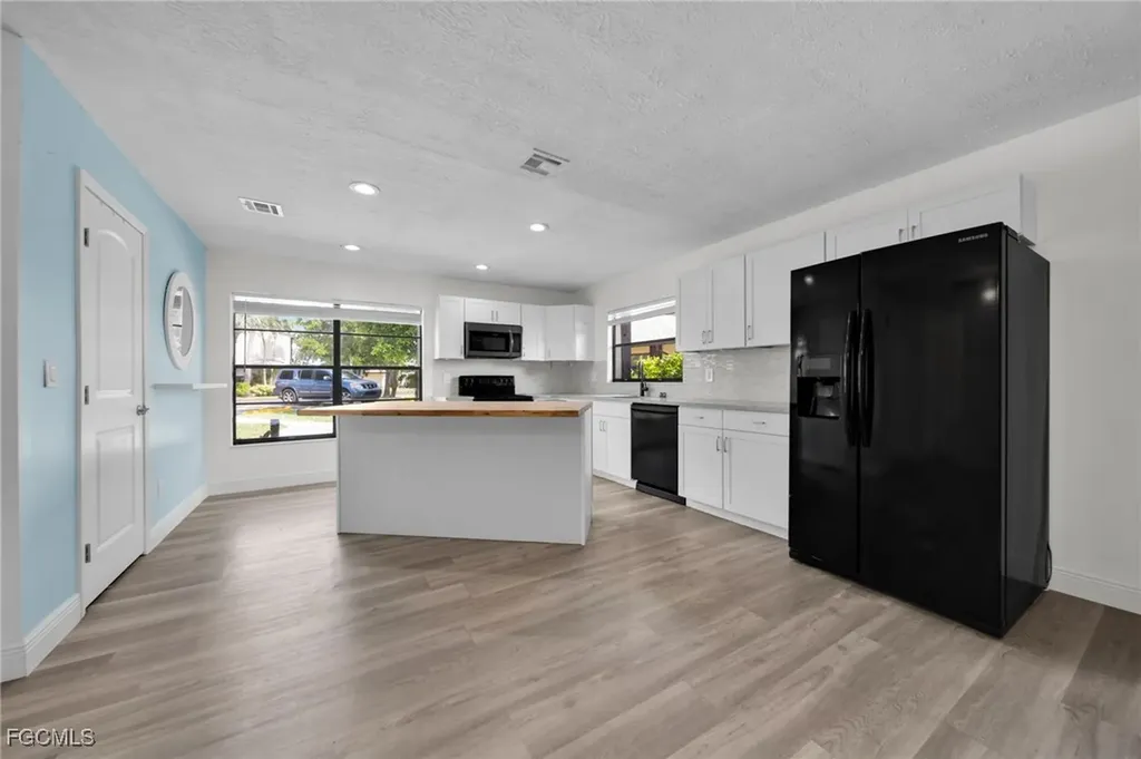 719 SE 12th Avenue Cape Coral FL 33990