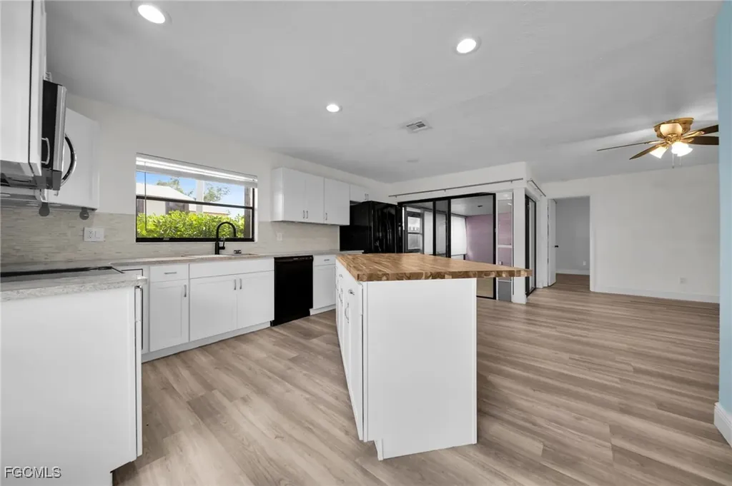 719 SE 12th Avenue Cape Coral FL 33990