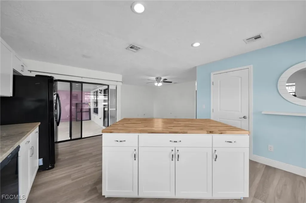 719 SE 12th Avenue Cape Coral FL 33990