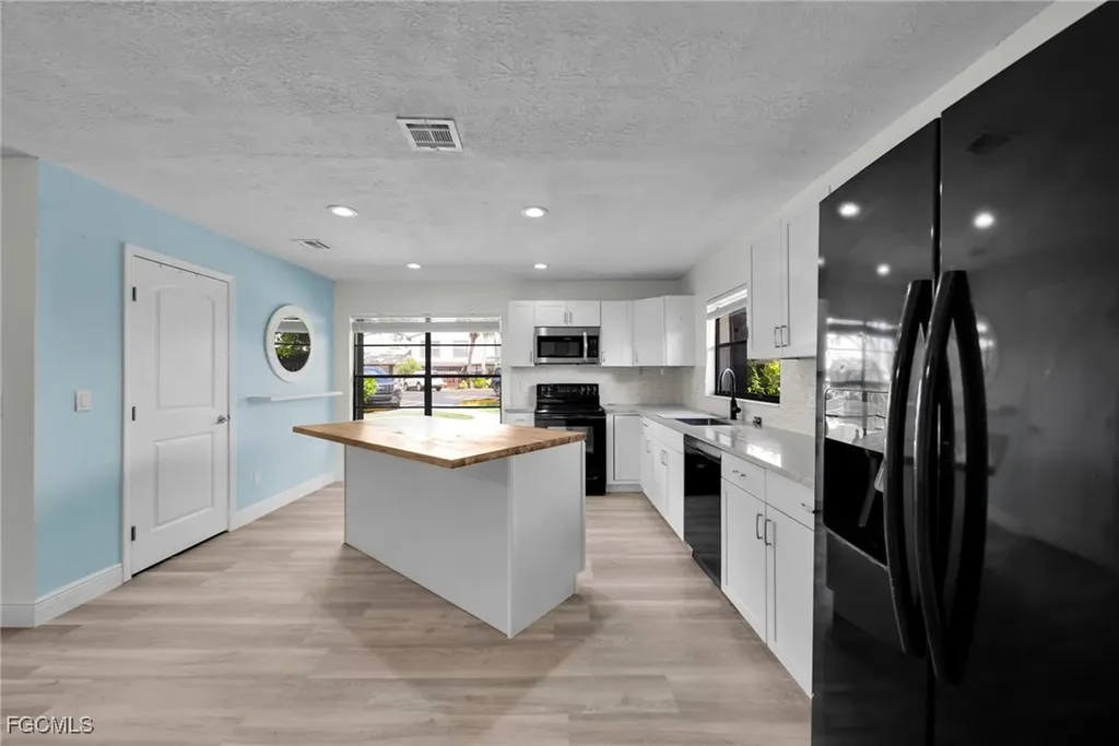 719 SE 12th Avenue Cape Coral FL 33990