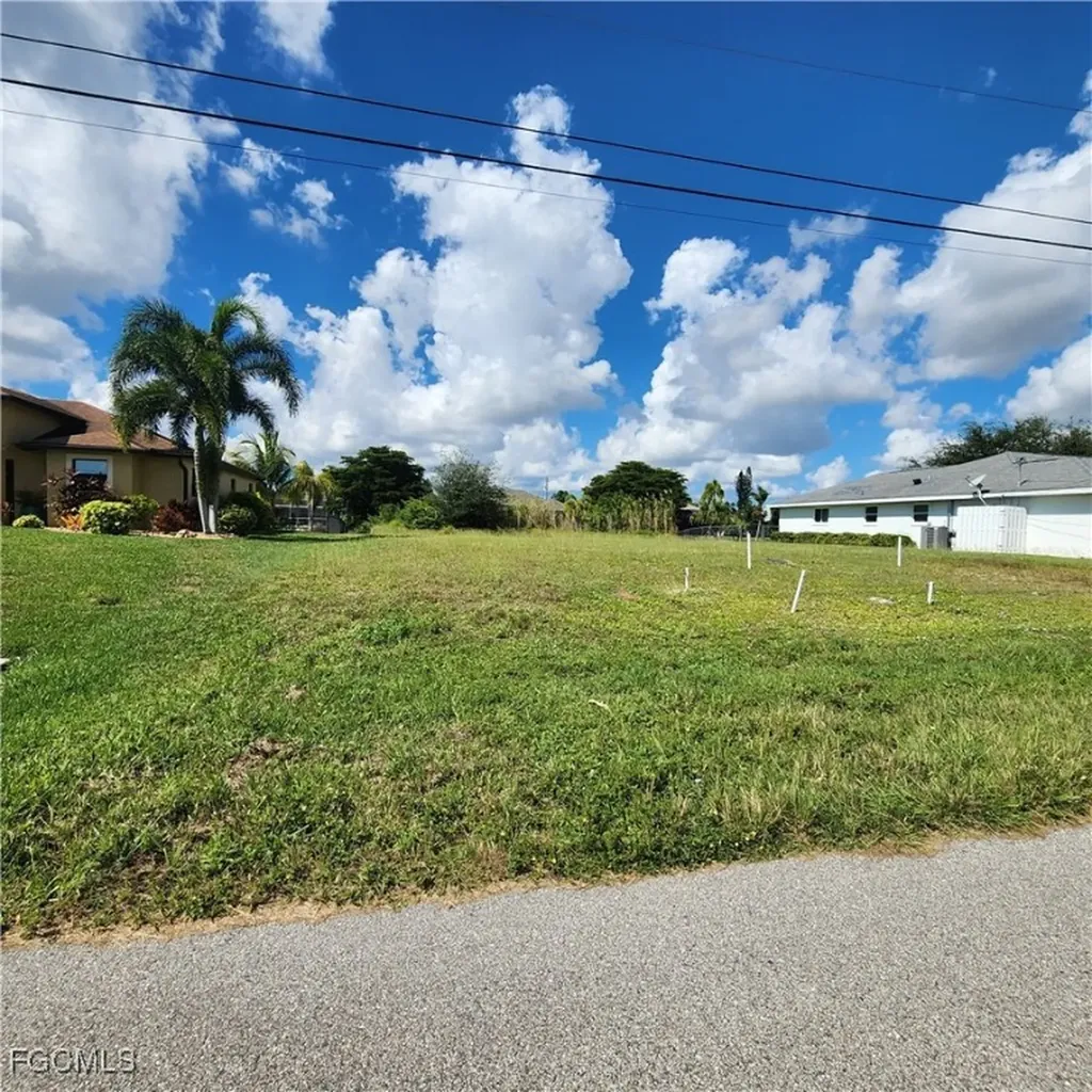 420 SE 9th Place Cape Coral FL 33990