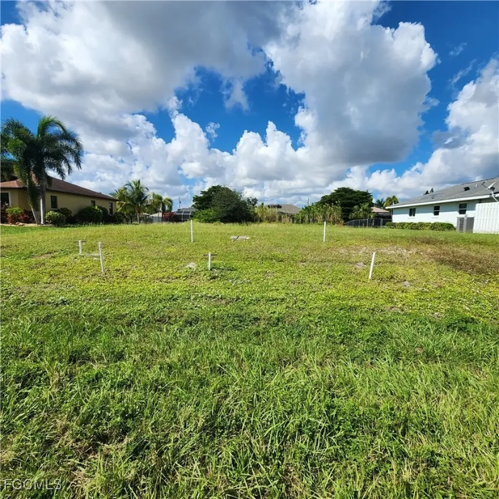 420 SE 9th Place Cape Coral FL 33990
