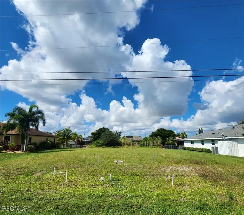 420 SE 9th Place Cape Coral FL 33990