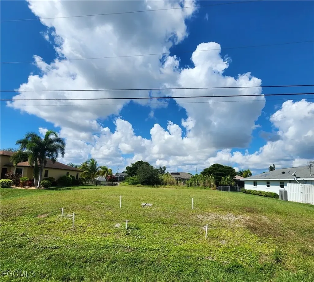 420 SE 9th Place Cape Coral FL 33990