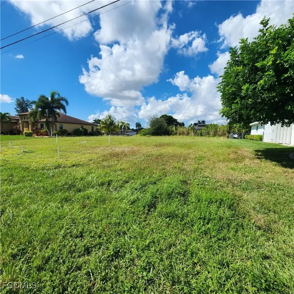 420 SE 9th Place Cape Coral FL 33990