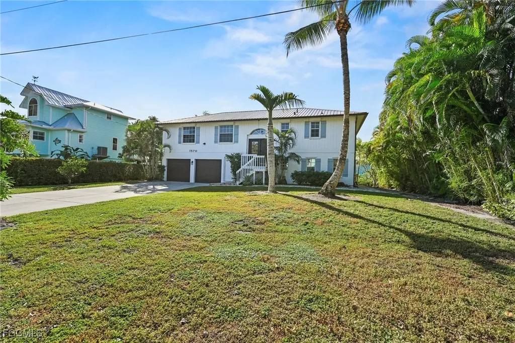 1570 Avion Place Naples FL 34104