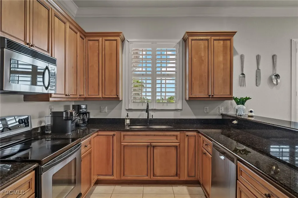 1814 Beach Parkway Cape Coral FL 33904