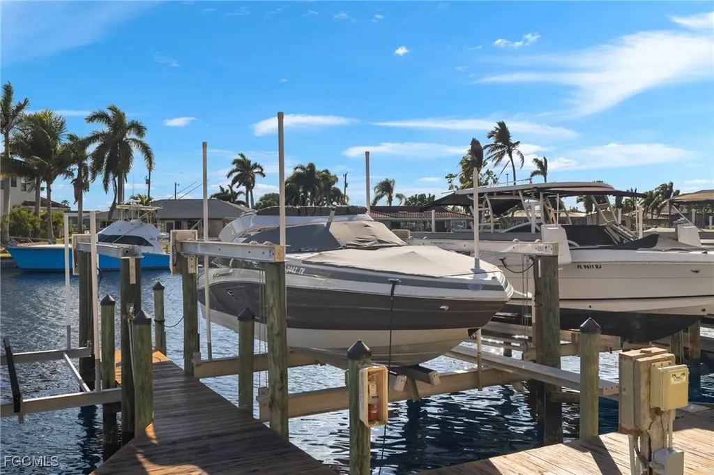 1814 Beach Parkway Cape Coral FL 33904