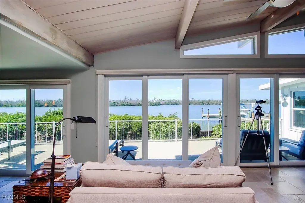 2667 Coconut Drive Sanibel FL 33957