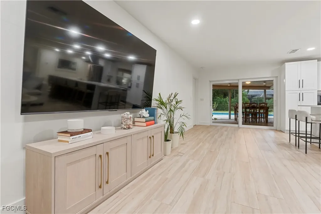 2412 La Salle Avenue Fort Myers FL 33907