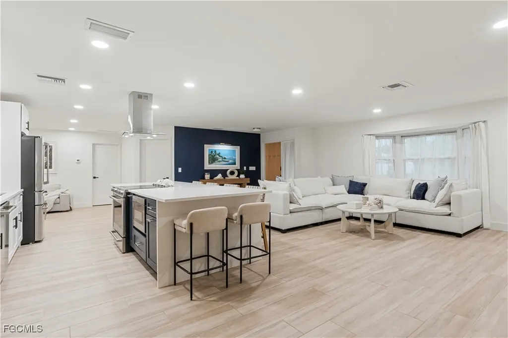 2412 La Salle Avenue Fort Myers FL 33907