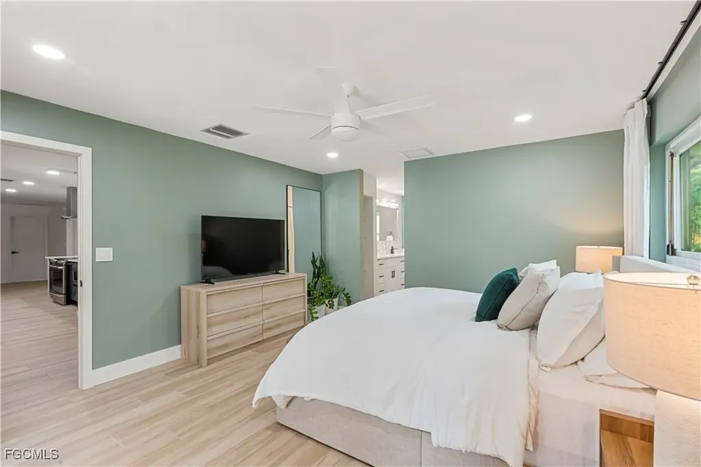 2412 La Salle Avenue Fort Myers FL 33907