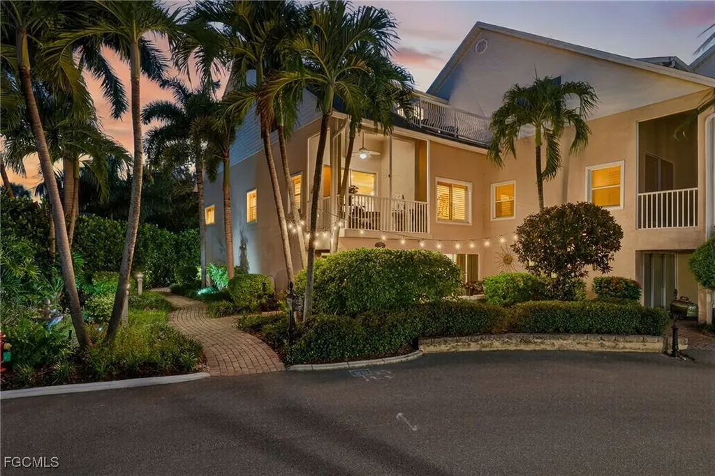 821 James Street Fort Myers FL 33916
