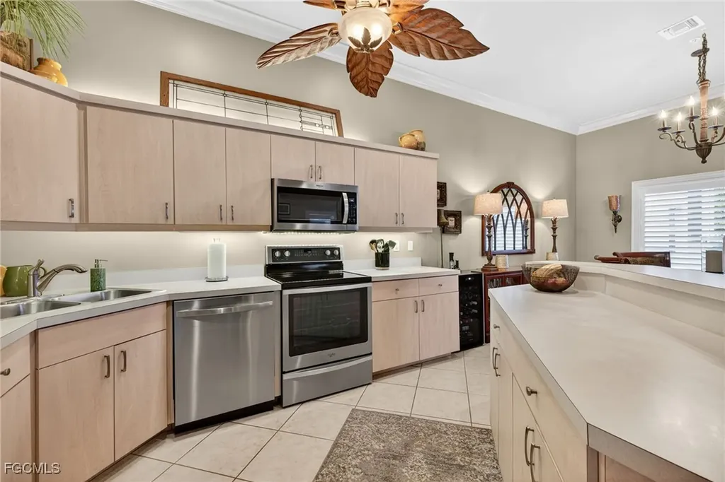 821 James Street Fort Myers FL 33916
