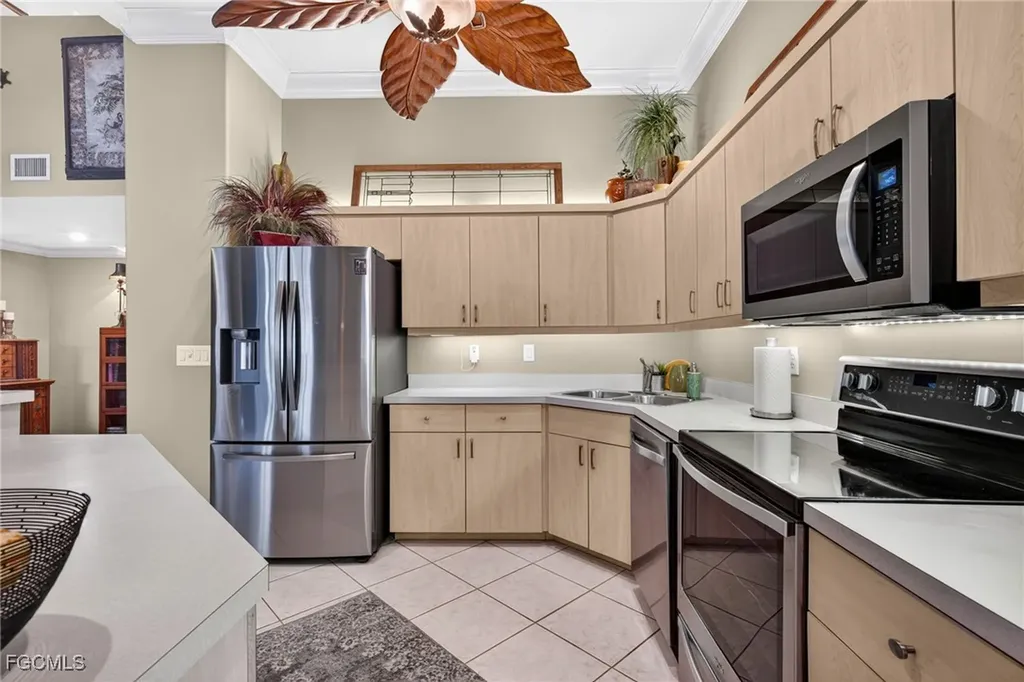 821 James Street Fort Myers FL 33916