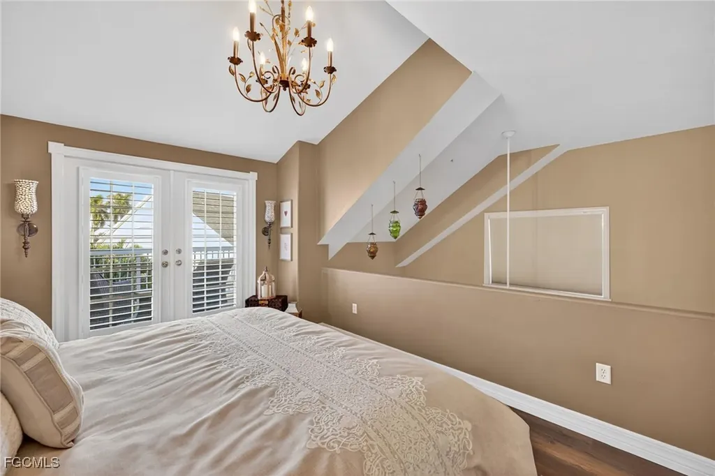 821 James Street Fort Myers FL 33916