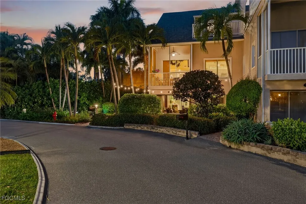 821 James Street Fort Myers FL 33916
