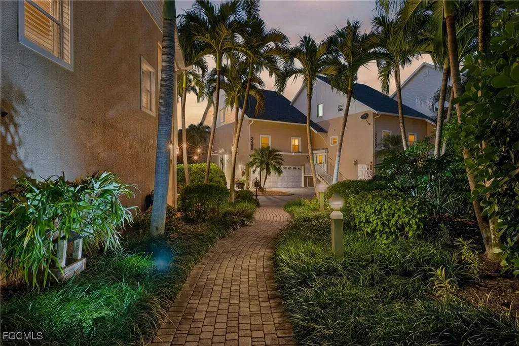 821 James Street Fort Myers FL 33916