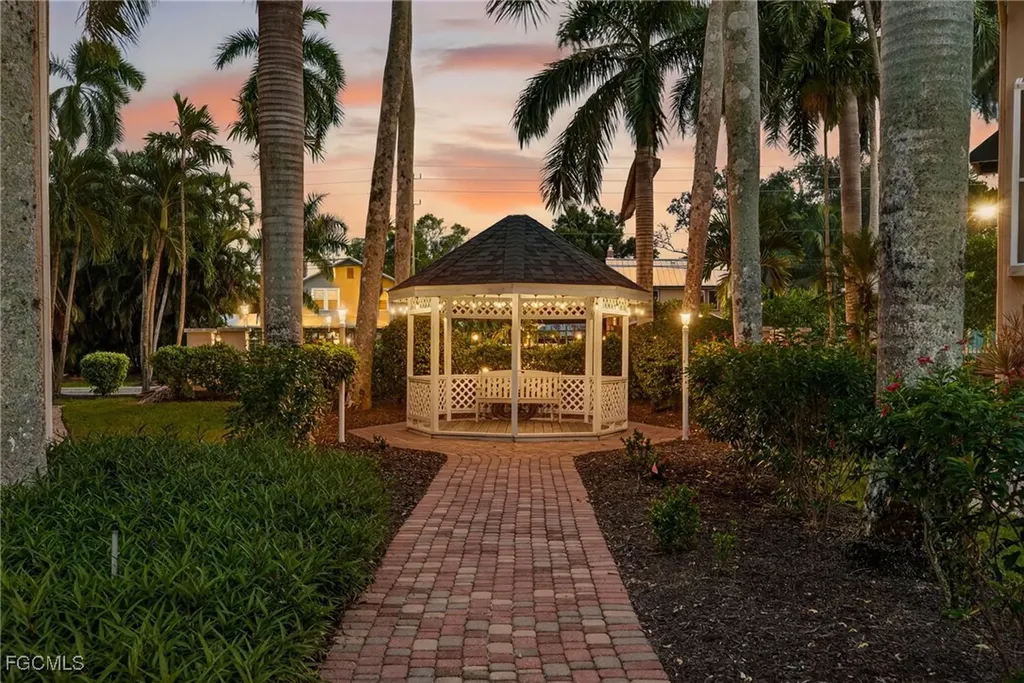 821 James Street Fort Myers FL 33916