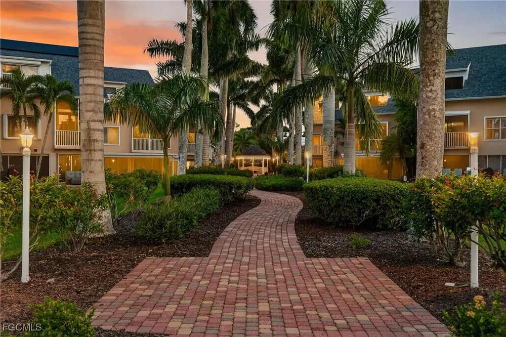 821 James Street Fort Myers FL 33916