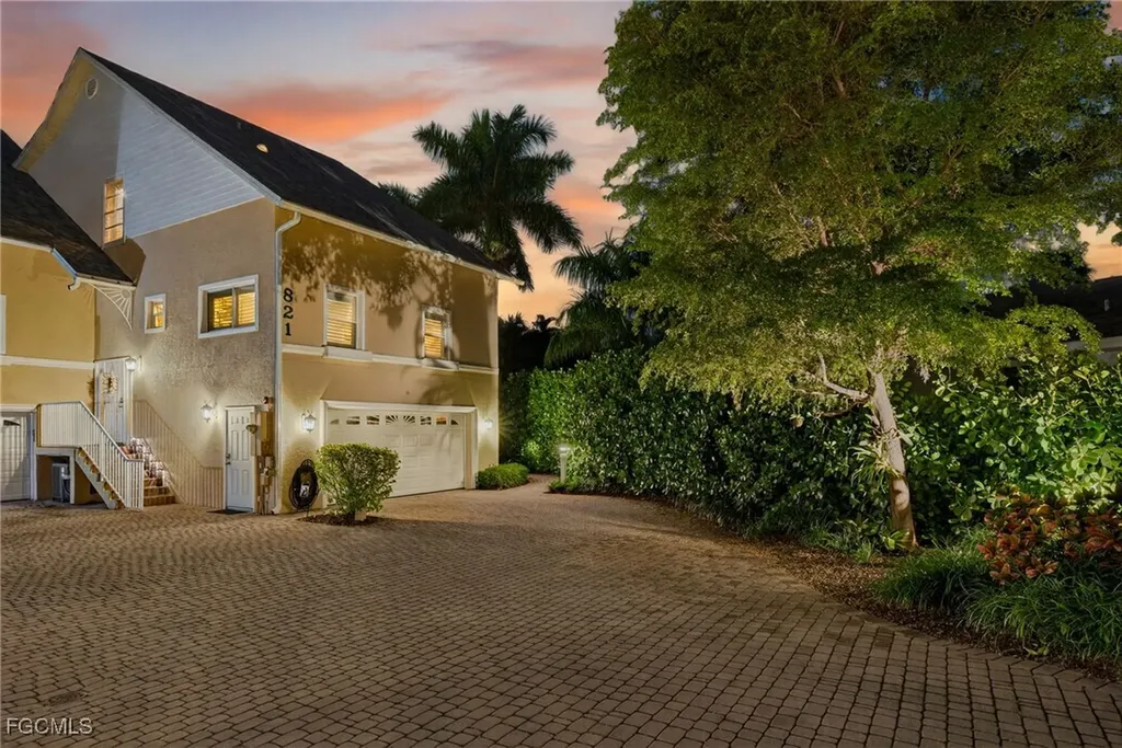 821 James Street Fort Myers FL 33916