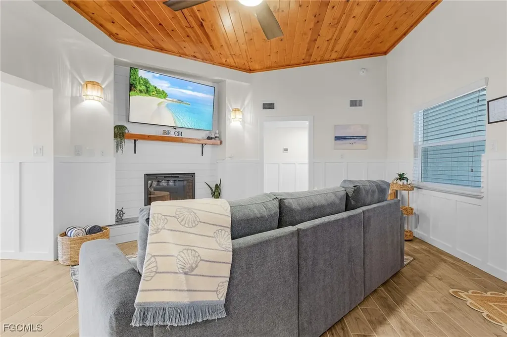 467 Madison Court Fort Myers Beach FL 33931