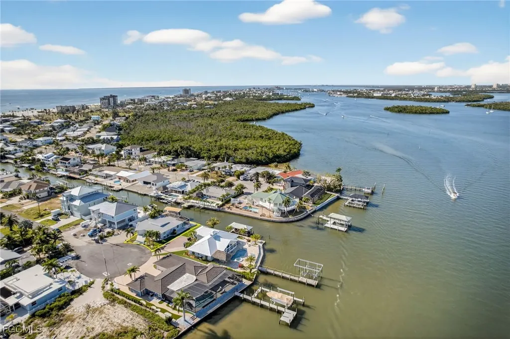 467 Madison Court Fort Myers Beach FL 33931