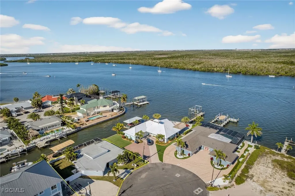 467 Madison Court Fort Myers Beach FL 33931