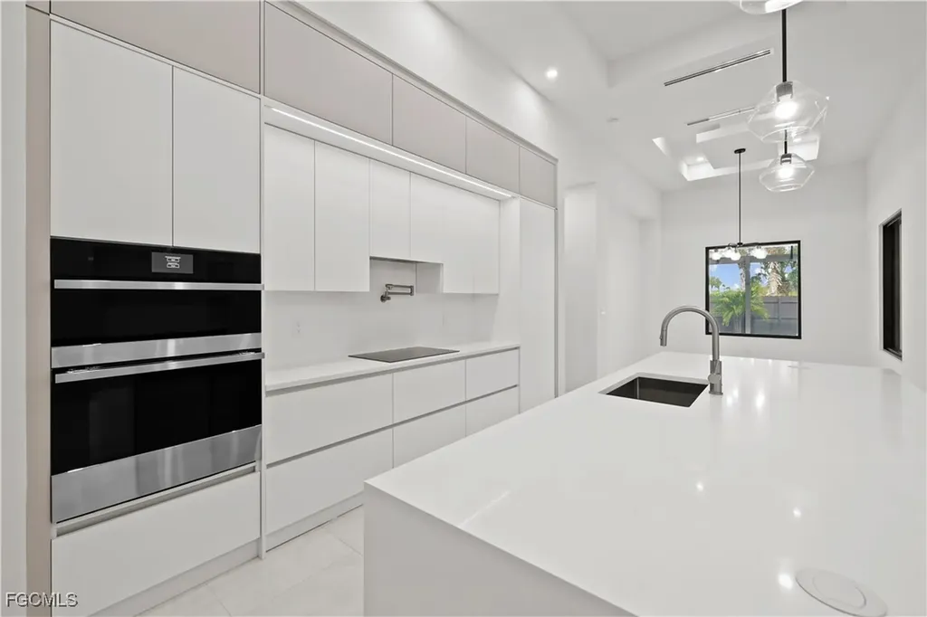 1118 Del Prado Boulevard N Cape Coral FL 33909