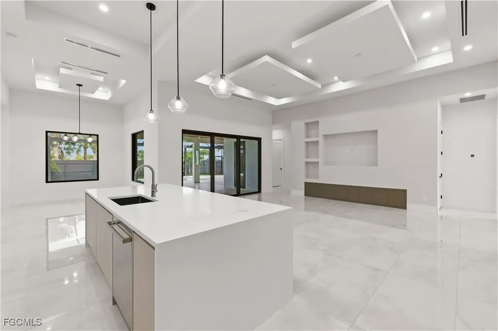 1118 Del Prado Boulevard N Cape Coral FL 33909